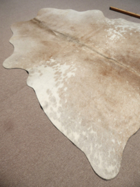 Beige-Witte Koeienhuid S (504)