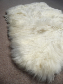 White Icelandic Sheepskin Rug, Triple, +/- 110 x 165 cm (26)