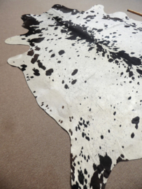 Black-White Cowhide L (226)