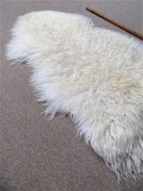 White Curly Icelandic Sheepskin M/L (4052)