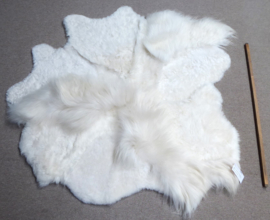 White Blizzard Sheepskin Rug, +/- 140 x 140 cm (31)