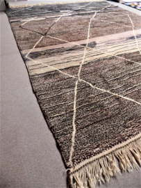 Mrirt Rug, 270 x 376 cm