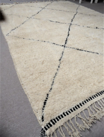 Beni Ouarain Rug, 260 x 360 cm