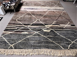 Mrirt Rug, 270 x 376 cm