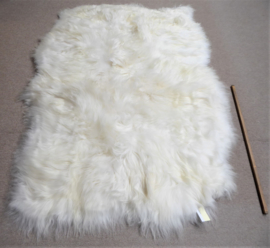 White Icelandic Sheepskin Rug, +/- 145 x 210 cm (75)