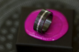 Zwarte zirkonium ringen met 3 vingerafdrukken en zilveren band