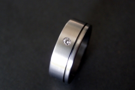 Zirkonium ring met witte diamant