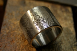 Titanium vingerafdruk ring met 3 vingerafdrukken Extra breed