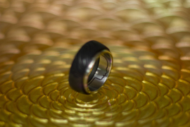 Carbon ring met glow in the dark en titanium profiel & Vingerafdruk