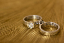 Witgouden solitair ringen met CVD diamant.