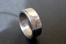Titanium profiel ring met vingerafdruk profiel