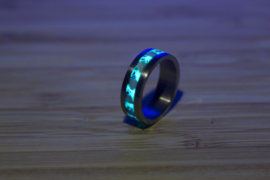 Glow in de dark ring met Lapis Lazuli en Turkoois.