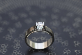 Solitair ring / Round 0.68ct F VVS1