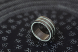 Glow in the dark ring met 4 strepen