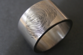Vingerafdruk ring Titanium extra breed 12mm