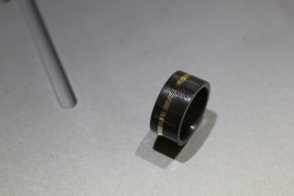 Zirkonium ring met vingerafdruk en gouden band