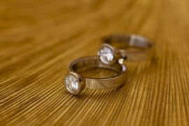 Witgouden solitair ringen met CVD diamant.
