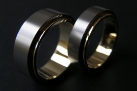 Gouden ringen met Titanium buitenzijde