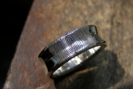 Zilveren vingerafdruk ring hollend