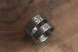 Titanium vingerafdruk ringen met eigen vingerafdruk