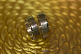 Titanium ring met vingerafdruk en zilveren binnenzijde