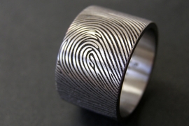 Titanium ring 12 mm of 1.2 cm breed / 180c brede vingerafdruk