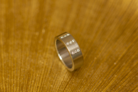 Titanium ring met 3 X 3 witte diamanten 2.0 mm