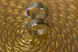 Titanium ring met vingerafdruk en zilveren binnenzijde