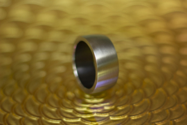 Blank metalen zirkonium design ring met zwarte binnenzijde