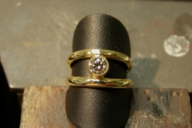 Geelgouden ring met champange kleurige diamant