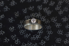 Solitair ring / Round 0.68ct F VVS1