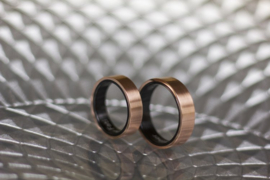 Rosé gouden ring met Zirkonium zwarte binnenzijde