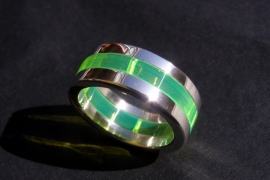 Zilveren ring met geel plexiglas