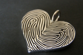 Zilveren vingerafdruk hanger in hart vorm