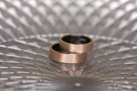 Rosé gouden ring met Zirkonium zwarte binnenzijde