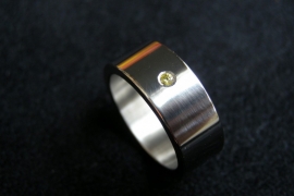 Titanium ring met gele diamant