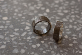 Zilveren en Zirkonium zwarte binnenzijde / Vingerafdruk ringen