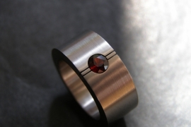 Titanium ring met Pyroop