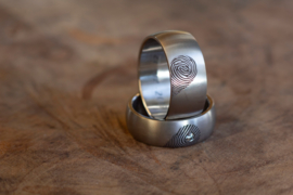 Vingerafdruk hart in Titanium ringen