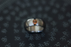 Titanium ring met orange saffier