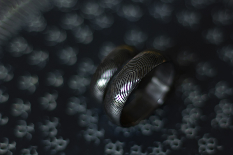 Zwarte zirkonium ringen met vingerafdruk 180C