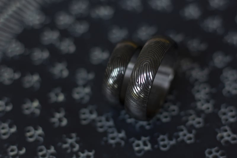 Zwarte zirkonium ringen met vingerafdruk 180C