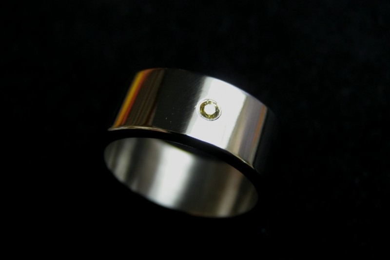 Titanium ring met gele diamant