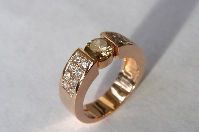 Rosé gouden ring met champagne kleurig diamant