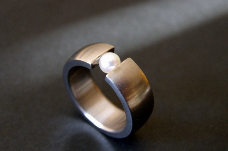 Titanium ring met parel
