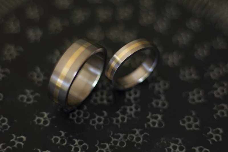 Titanium ringen met vingerafdruk en 14k geel gouden band