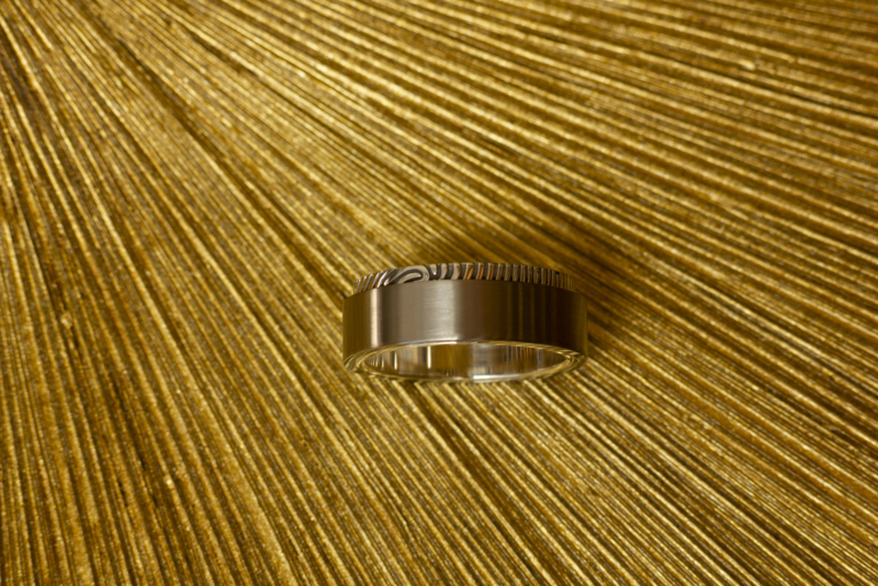 Titanium ring met zilveren binnenzijde en vingerafdruk