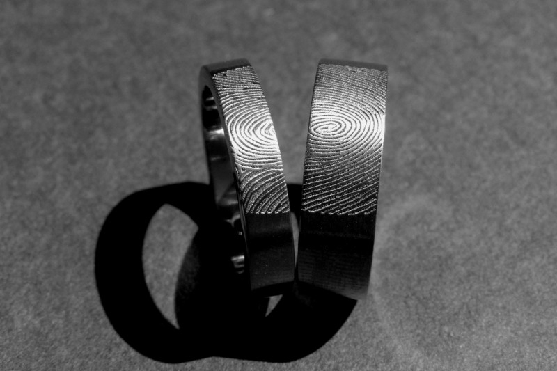 Titanium vingerafdruk ringen met zwarte diamant (Duo ring)