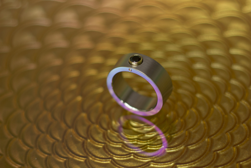 Titanium ring met zwarte diamant