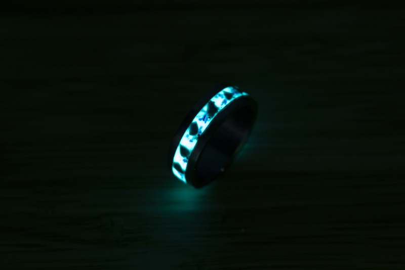 Glow in de dark ring met Lapis Lazuli en Turkoois.